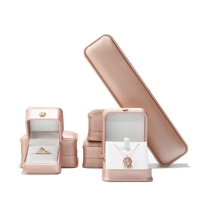 Boîte à bijoux couronne en cuir PU