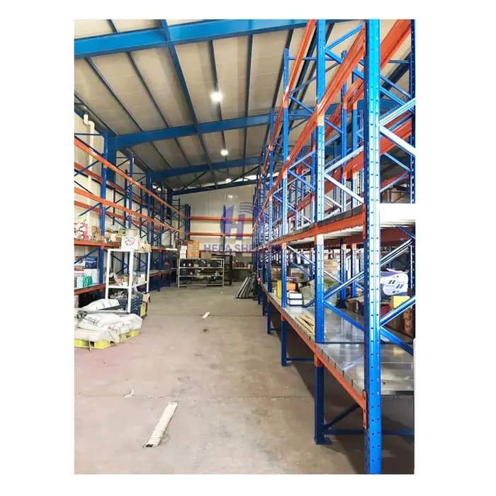 Système d'étagères de stockage en entrepôt