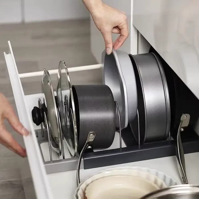 Organisateur de casseroles et poêles à compartiments