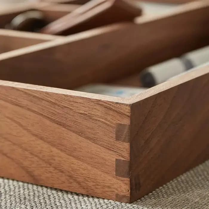 Boîte de rangement moderne en bois massif avec séparateurs