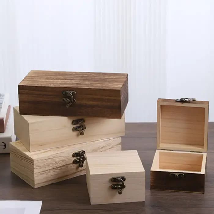 Boîte de rangement carrée en bois avec couvercle