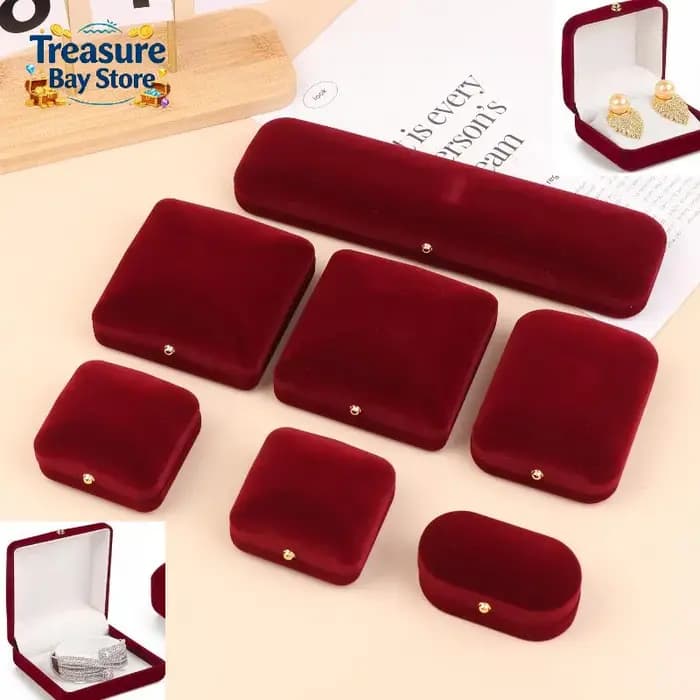 Boîte à bijoux en velours avec boucle dorée pour pendentifs