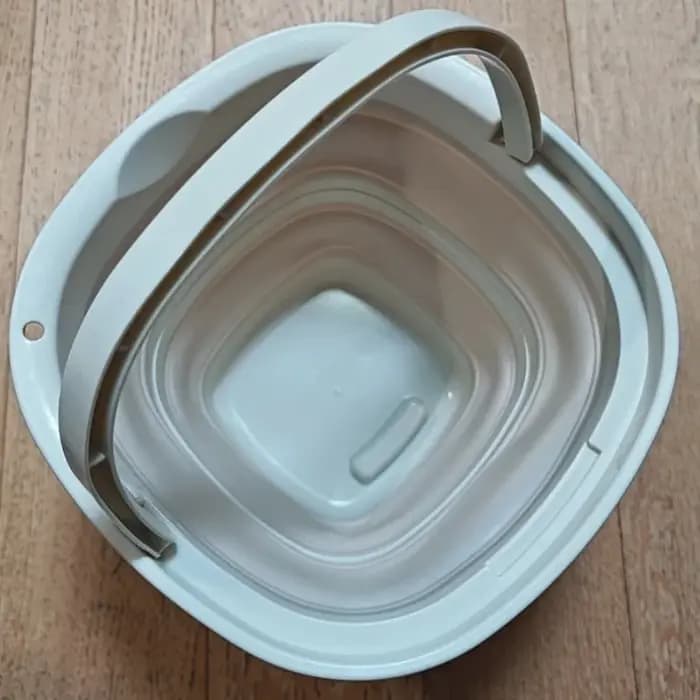 Seau pliable avec poignée pour un rangement facile, idéal pour la pêche, le camping, les voyages et diverses utilisations en extérieur