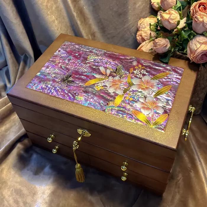 Boîte à bijoux en bois massif