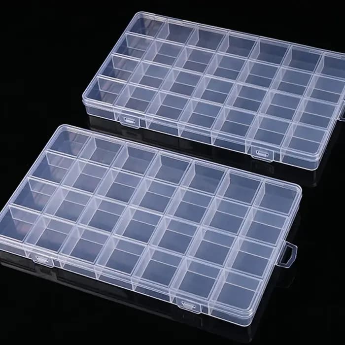 Boîte de rangement en plastique 28 grilles avec fente