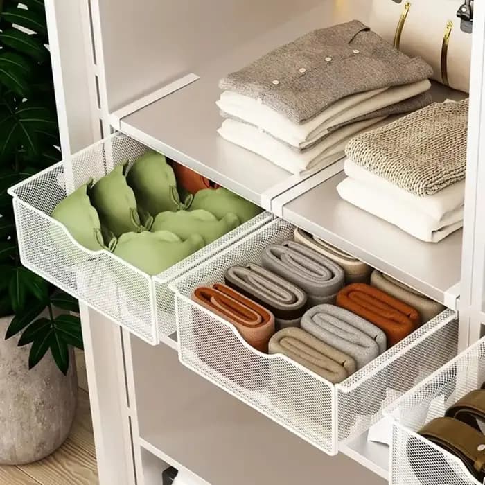 Compartiment de rangement coulissant en maille pour armoire