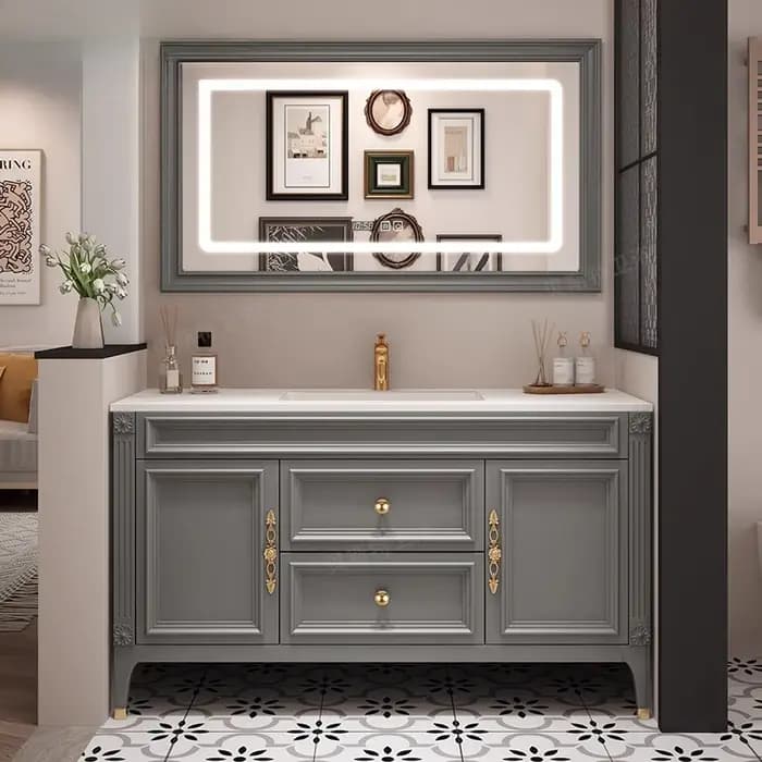 Armoire de salle de bain organisée en chêne
