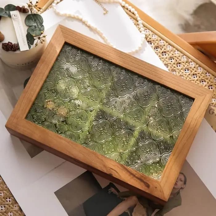 Boîte à couvercle rabattable en verre anti-poussière