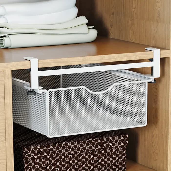 Étagère de rangement suspendue à plusieurs niveaux avec panier coulissant en grille métallique