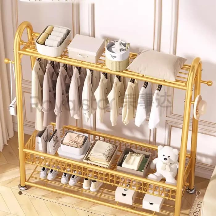 Porte-vêtements sur pied