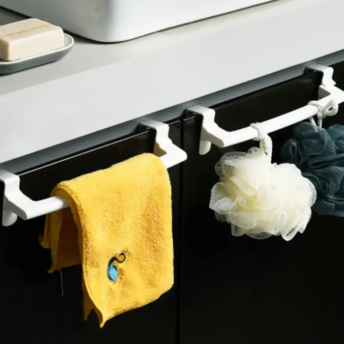 Porte-serviettes au dessus de l'armoire de cuisine