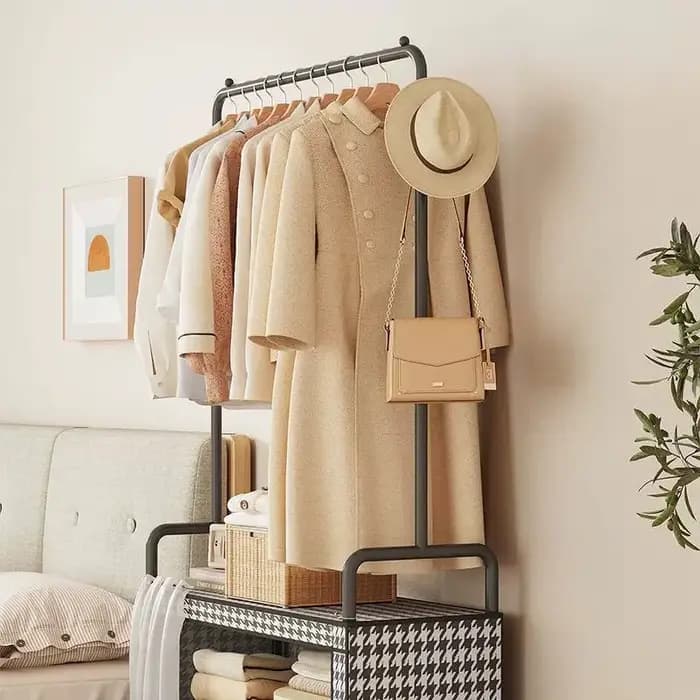 Porte-vêtements sur pied en métal