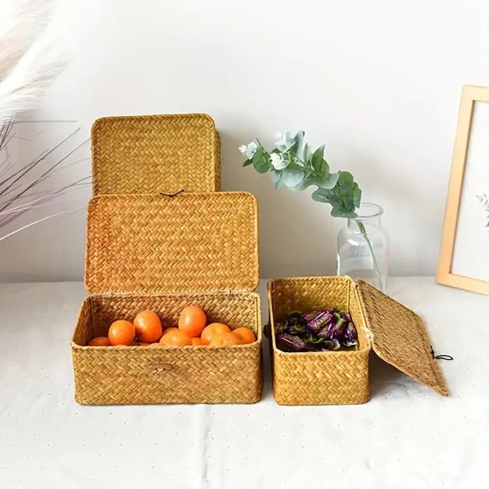Boîte de paille tressée traditionnelle avec couvercle