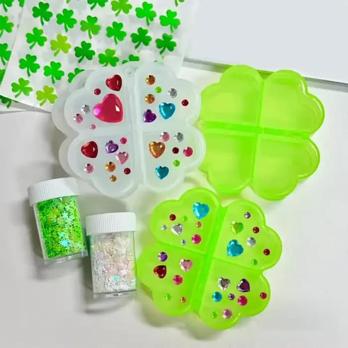Boîte de rangement trèfle à quatre feuilles, 4 grilles, conteneur de médicaments, boîte à pilules, trèfle porte-bonheur, bricolage INS, Mini organisateur de Scrapbook en plastique Durable
