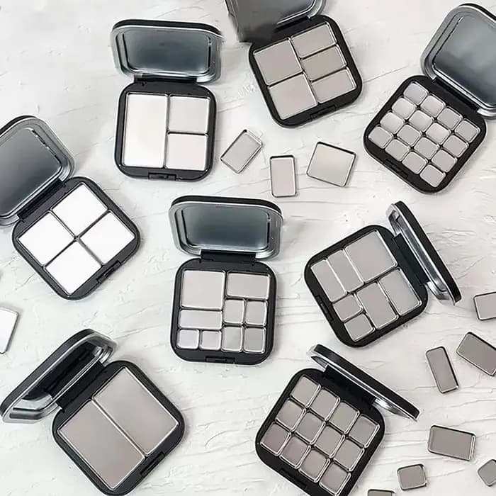 Palette de maquillage carrée vide à aspiration magnétique avec miroir