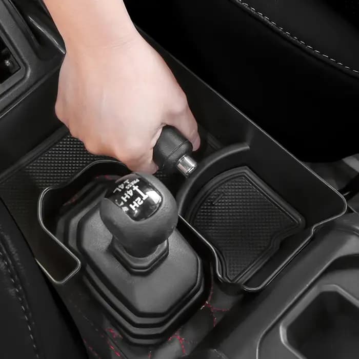 Boîte de rangement latérale pour manette de vitesse