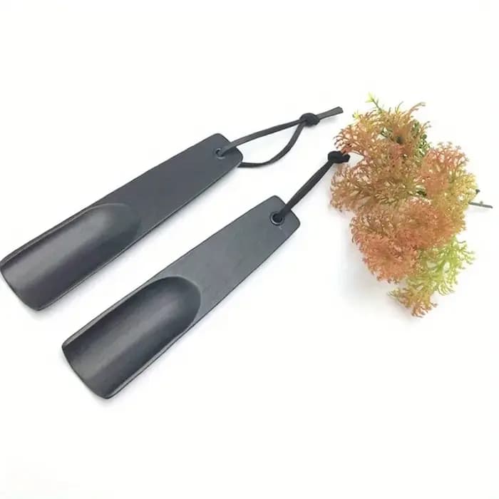1 pièce de chausse-pied portable en bois, confortable, durable, pratique et facile à mettre sur les chaussures, un must à la maison.