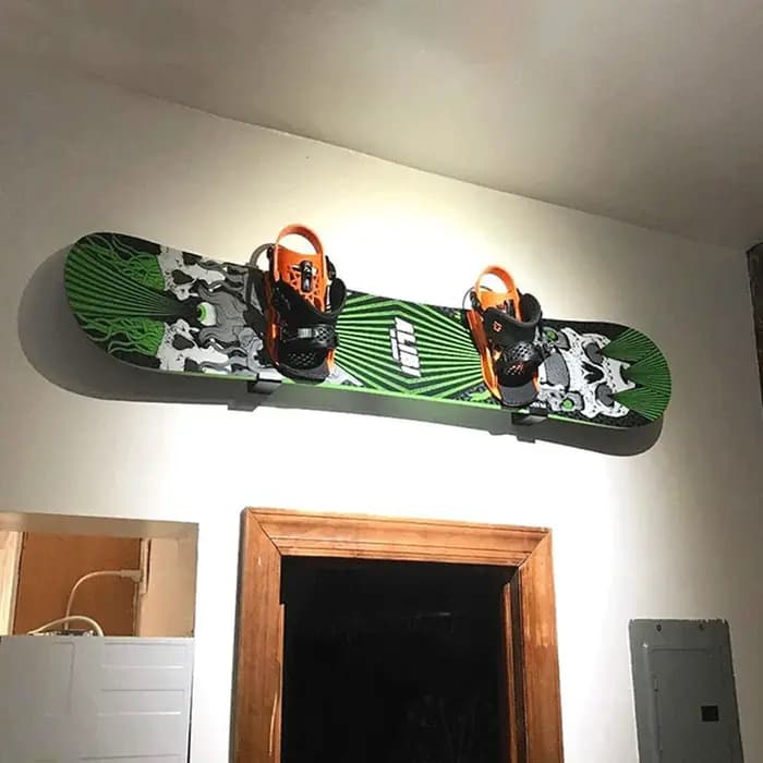 Présentoirs Muraux pour Planches à Roulettes de Ski