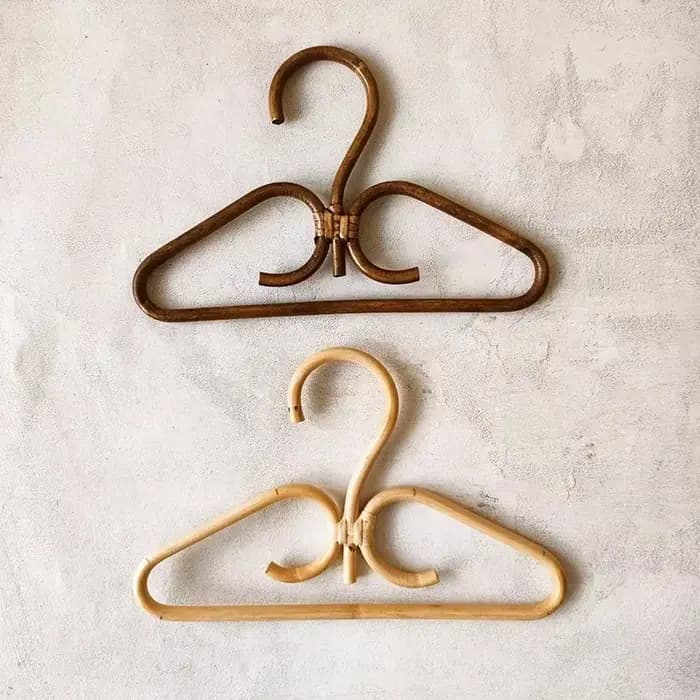 Porte-vêtements de rangement pour placard de chambre en rotin naturel fait main avec crochets et cintres