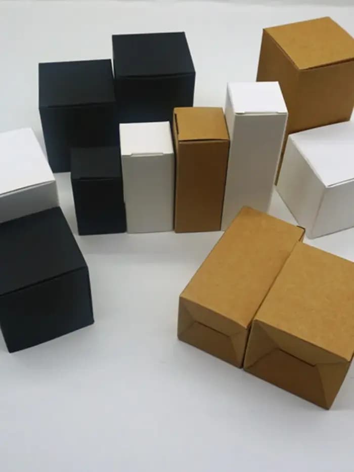 Boîtes carrées pliables en carton (4 × 4 × 4 cm–15 × 15 × 15 cm) – Expédition plate pour un rangement facile