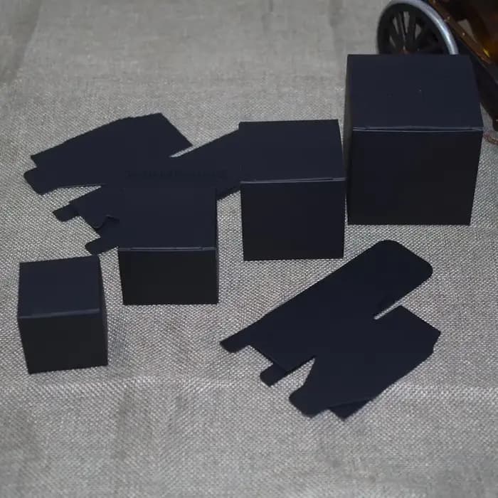 Boîtes carrées pliables en carton (4 × 4 × 4 cm–15 × 15 × 15 cm) – Expédition plate pour un rangement facile