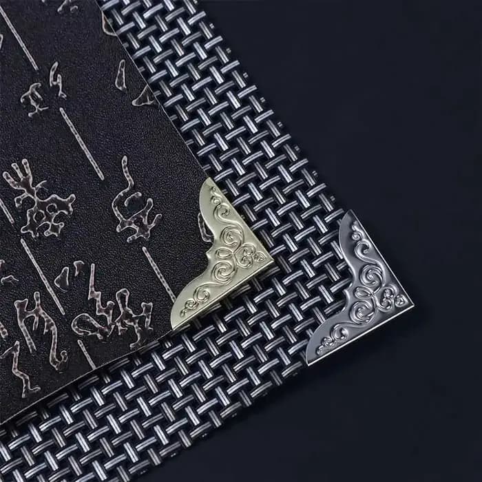 Boîte à bijoux d'angle décorative