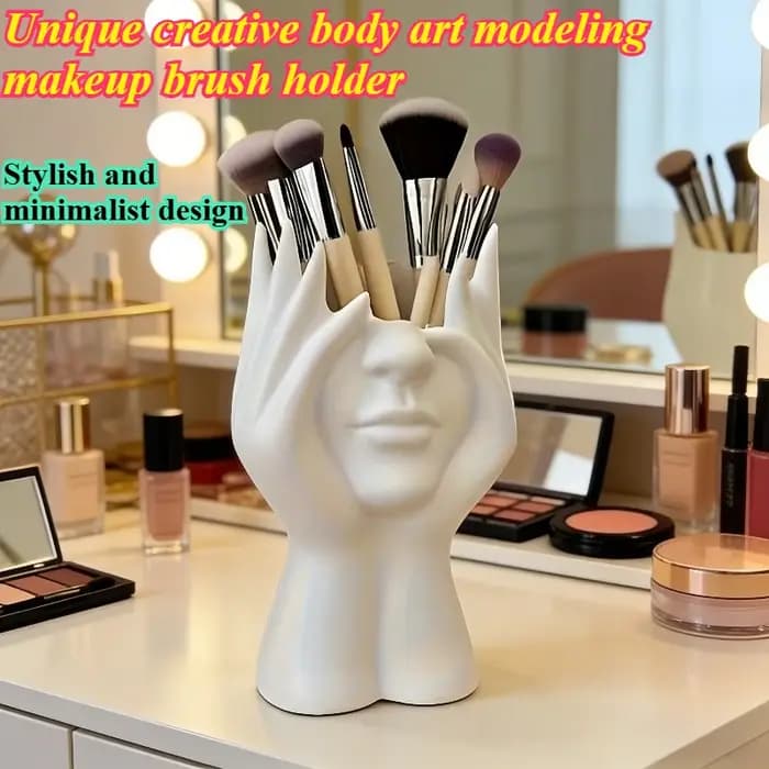 Boîte à maquillage moderne avec miroir et porte-pinceaux. Design élégant en forme de cœur