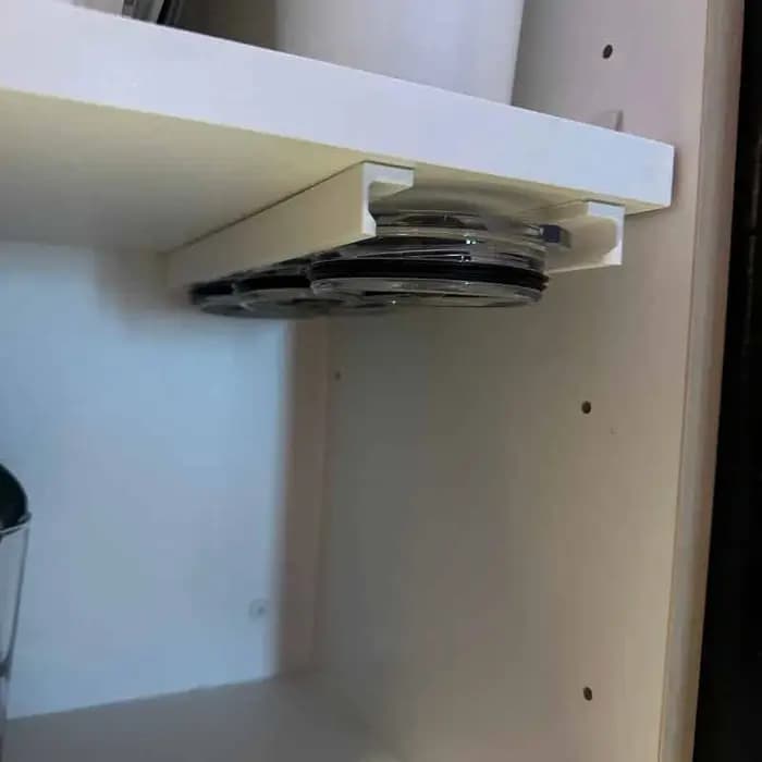 Organisateur de couvercles de gobelets sous l'armoire