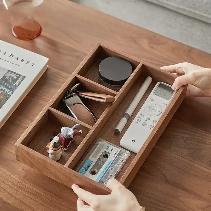 Boîte de rangement moderne en bois massif avec séparateurs