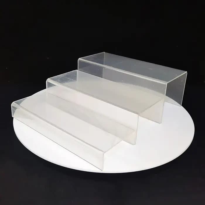 Présentoir en acrylique avec un design multi-niveaux présente parfaitement vos créations de figurines ou de desserts préférées