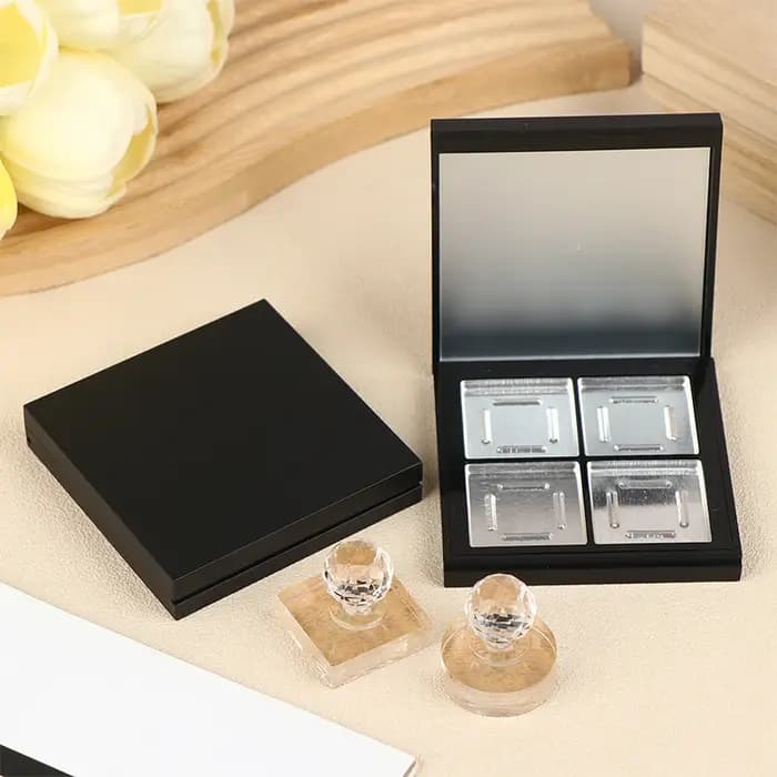 Boîte de support de Palette de cosmétiques magnétique vide à 4 grilles