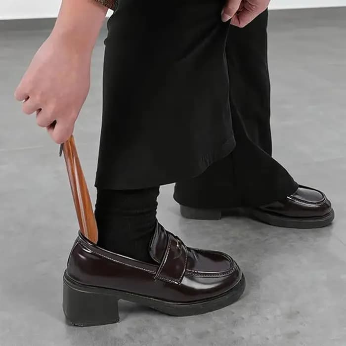 1 pièce de chausse-pied en bois, bord lisse et poignée ergonomique, aide à l'enfilage des chaussures légère et durable, indispensable pour l'usage quotidien, excellent cadeau pour la famille.