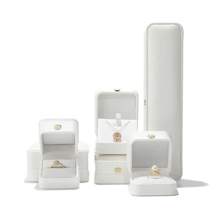Boîte à bijoux couronne en cuir PU