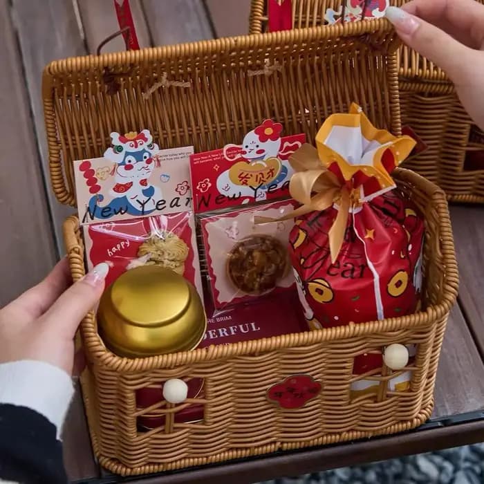 Panier en forme de maison en rotin avec couvercle