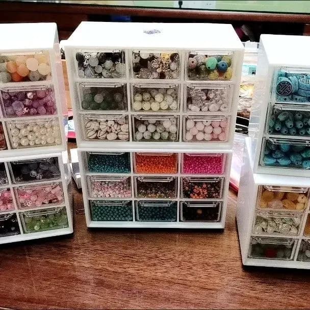 Boîte de rangement à neuf compartiments pour perles
