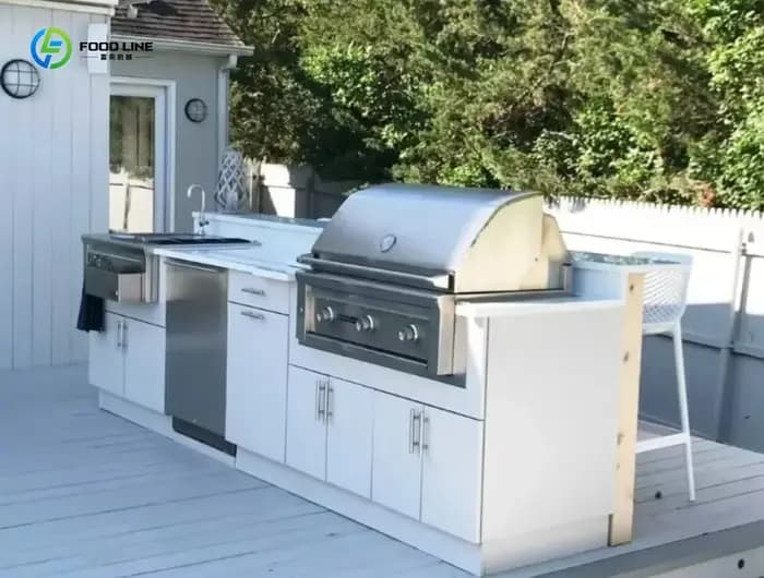 Armoire de cuisine extérieure en acier inoxydable de haute qualité sur mesure avec évier de buanderie moderne et porte en verre - Parfaite pour les petites cuisines