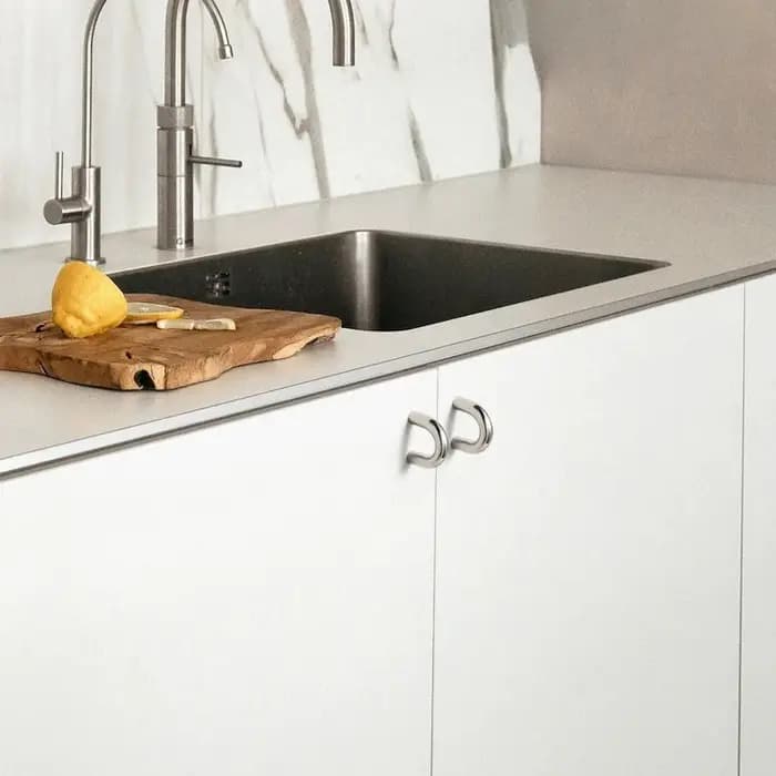 Poignées de meuble blanches et vertes pour armoire