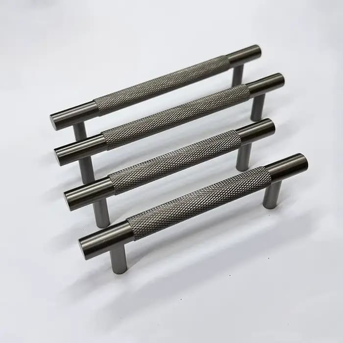 Poignée d'armoire en laiton gris pistolet, poignée de porte de meuble moletée de luxe légère, bouton de tiroir Simple, longue poignée de garde-robe créative