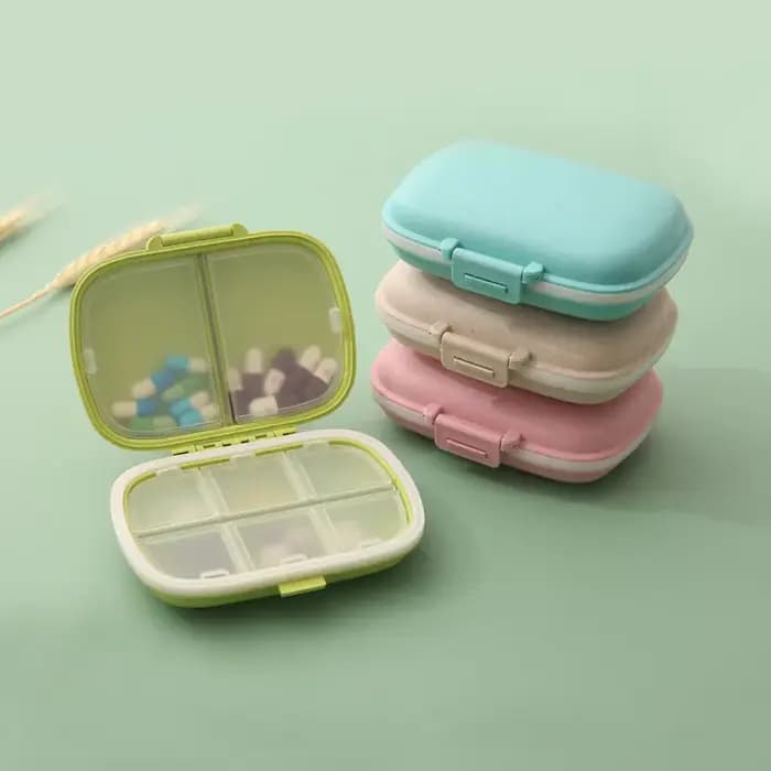 Mini boîte à médicaments avec compartiments pour trois repas par jour
