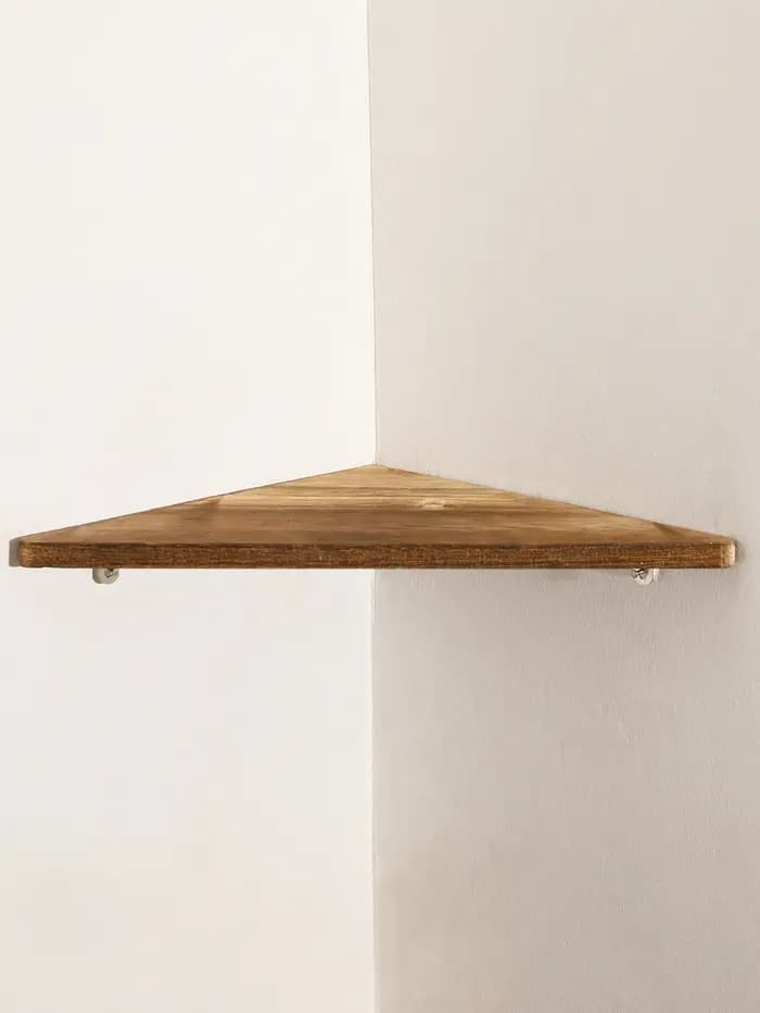 Étagère d'angle en bois brûlé au charbon de bois