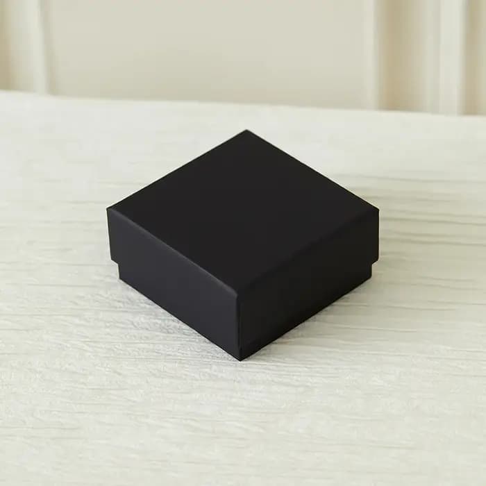 Paquet de 32 boîtes à bijoux en papier kraft noir 7x7x2,5 cm pour bagues et colliers