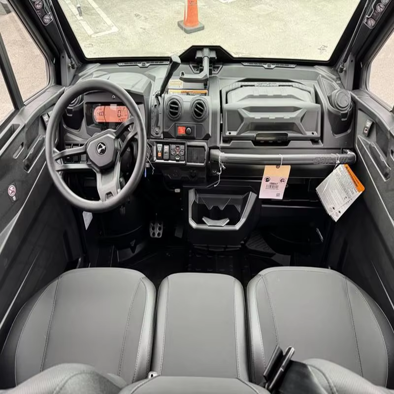 POUR TOUS! 2025 Can-Am Defender Limité
