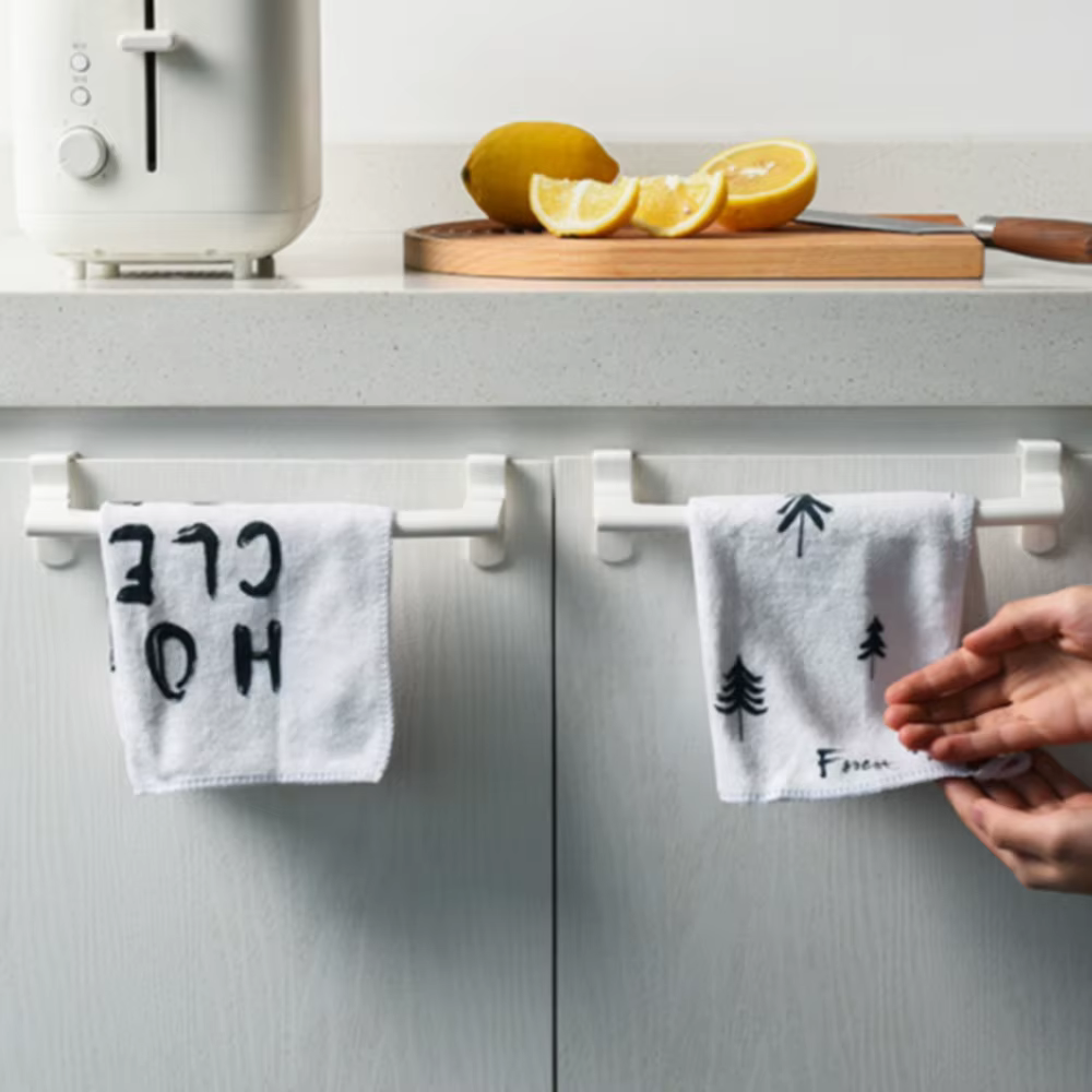 Porte-serviettes au dessus de l'armoire de cuisine, barre porte-serviettes suspendu, étagère de sall