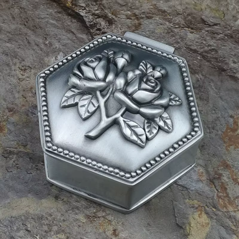 Boîte à bijoux en métal rétro de petite taille, fleur Vintage sculptée, décoration de maison, étui à