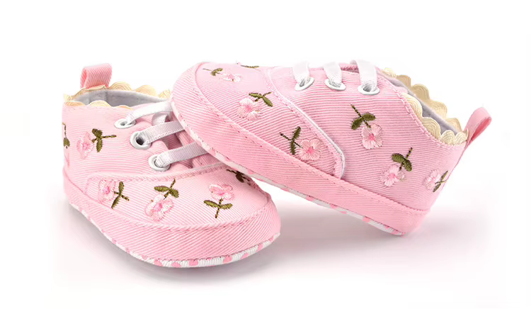 Chaussures souples brodées de fleurs en dentelle blanche pour bébé fille, souliers pour enfant, nouv