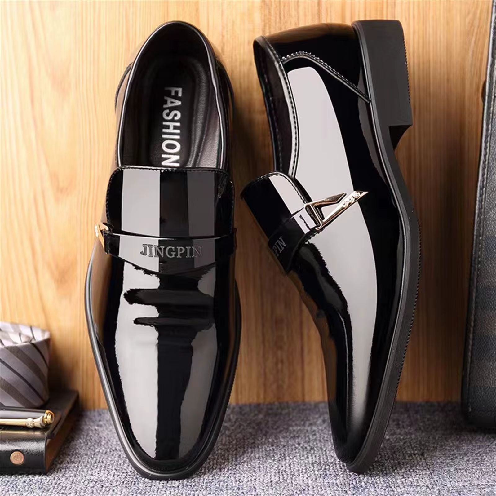 Chaussures en cuir verni PU noir pour hommes, chaussures d'affaires décontractées, chaussures de tra