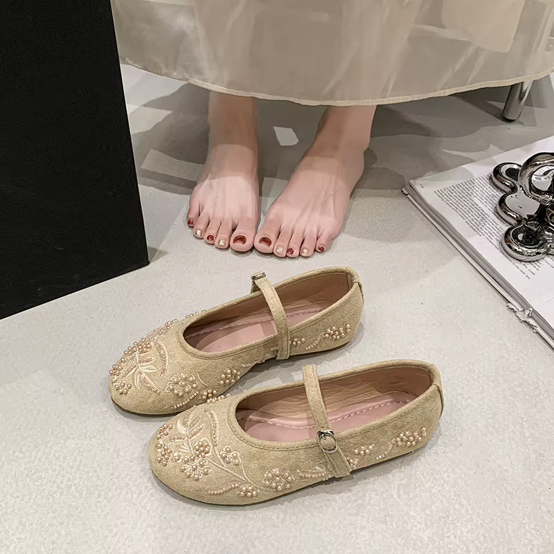 Chaussure basse pour femme, nouveau style été 2026, semelle plate, bride unique, perle brodée, chaus