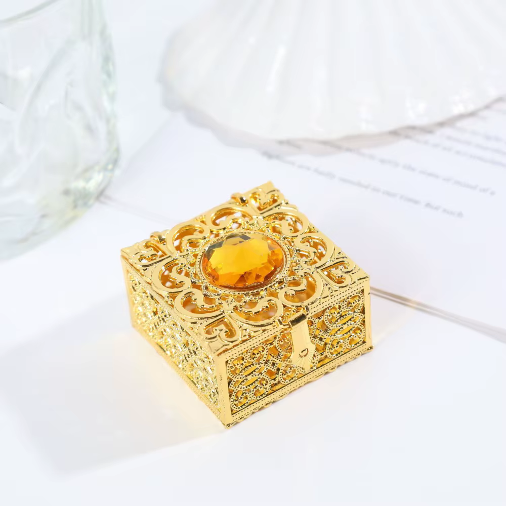 Coffret à bijoux exquis, artisanat métallique ajouré floral, style médiéval classique, coffre à bijo
