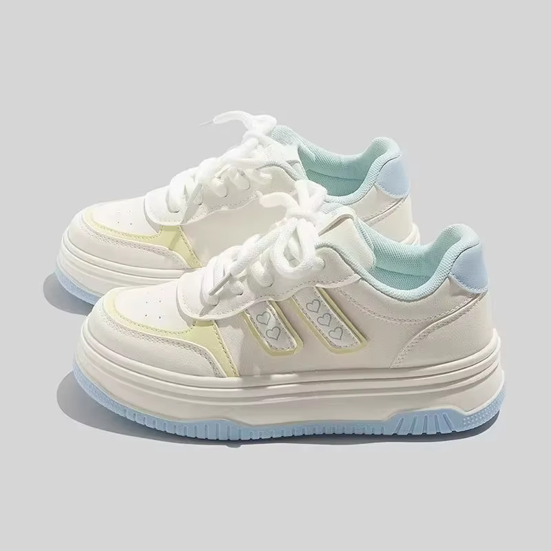Chaussure pour enfants pour fille antidérapante en cuir PU enfants baskets d'école mode coeur modèle