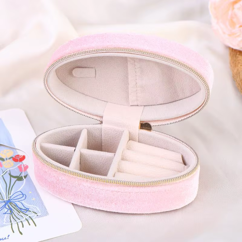 Mini boîte à bijoux en velours de forme ovale pour ranger les bagues, les boucles d'oreilles, les br
